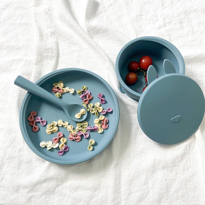 silicone bowls and plates