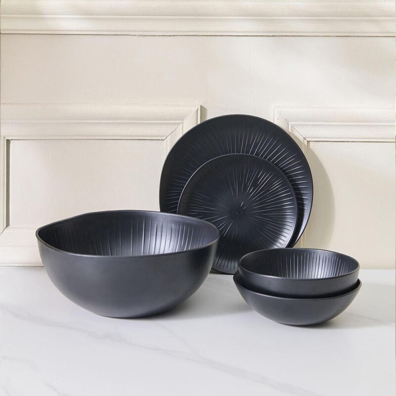 recycled PET dinnerware in black color on table