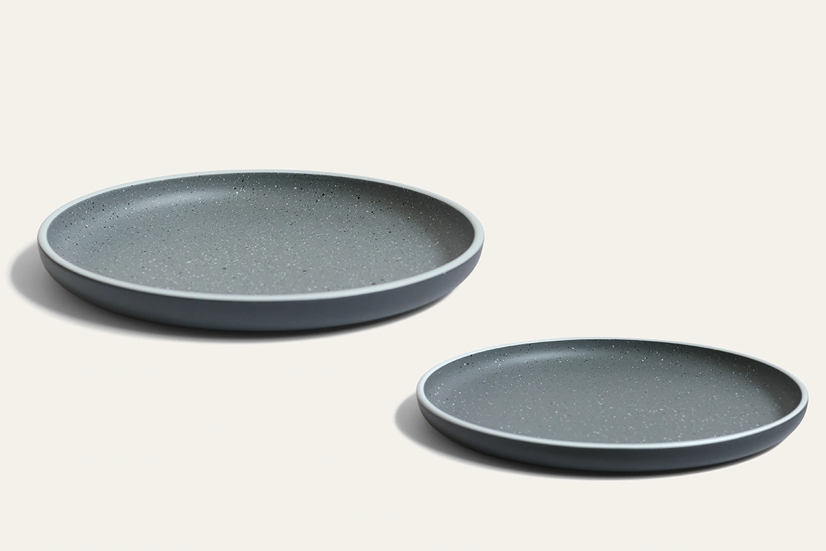 Stoneware-inspired recycled PET dinner plate set